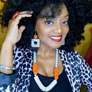 3 color necklece with different pattern beads